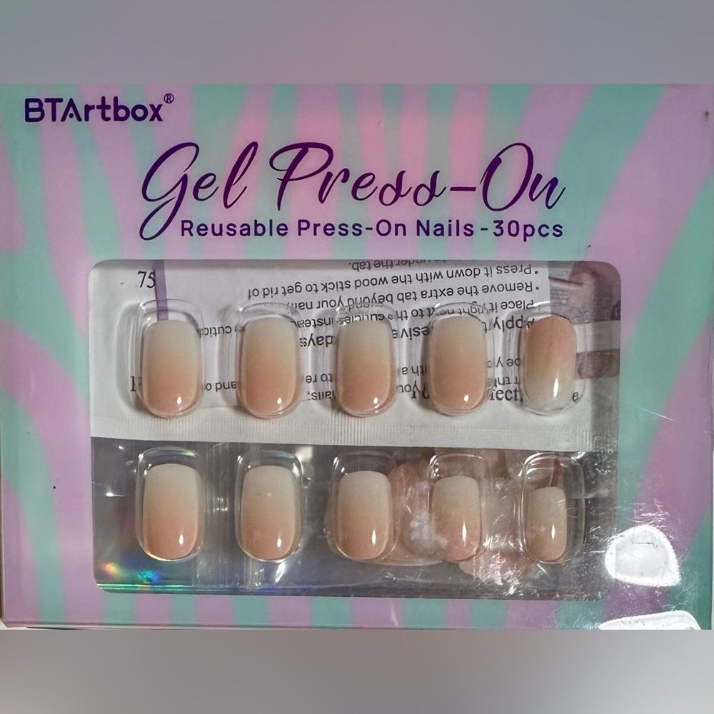 BTARTBOXNAILS 
Gel Press-On Nails - 30pcs - Cream